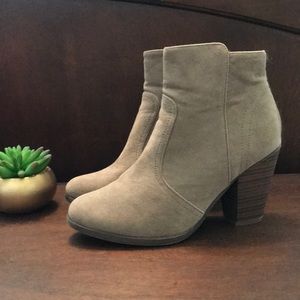 Breckelle’s Heather booties